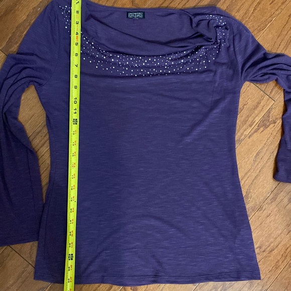 Jewels & Gems OS purple Tunic w/swoop & rhinestone - Size Medium - Picture 9 of 9